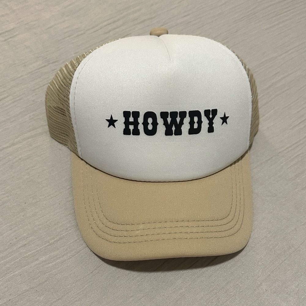 Howdy Trucker Hat in White and Tan